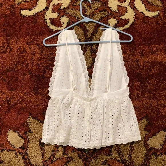UEC White eyelet top size M - Picture 2 of 5